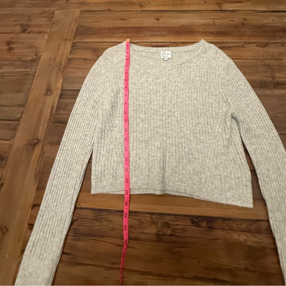 Francesca's Collections Light Gray Ribbed Cropped Sweater - Picture 7 of 7